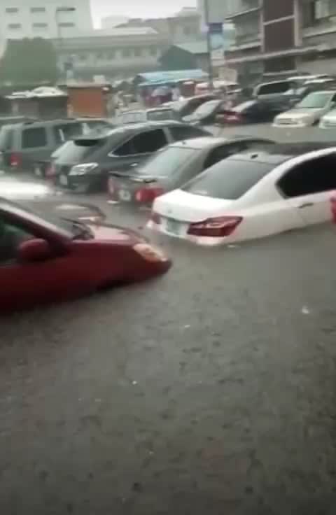 Flood in Lagos, Nigeria... And it's still raining. The person in the video is just exclaiming in various phrases - Jesus, see water, see Lagos...