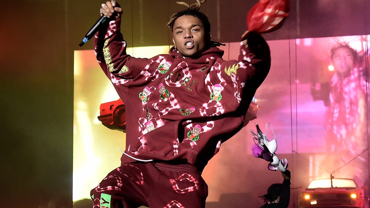 Swae Lee's Sweatsuit Comes in the Only Good Size