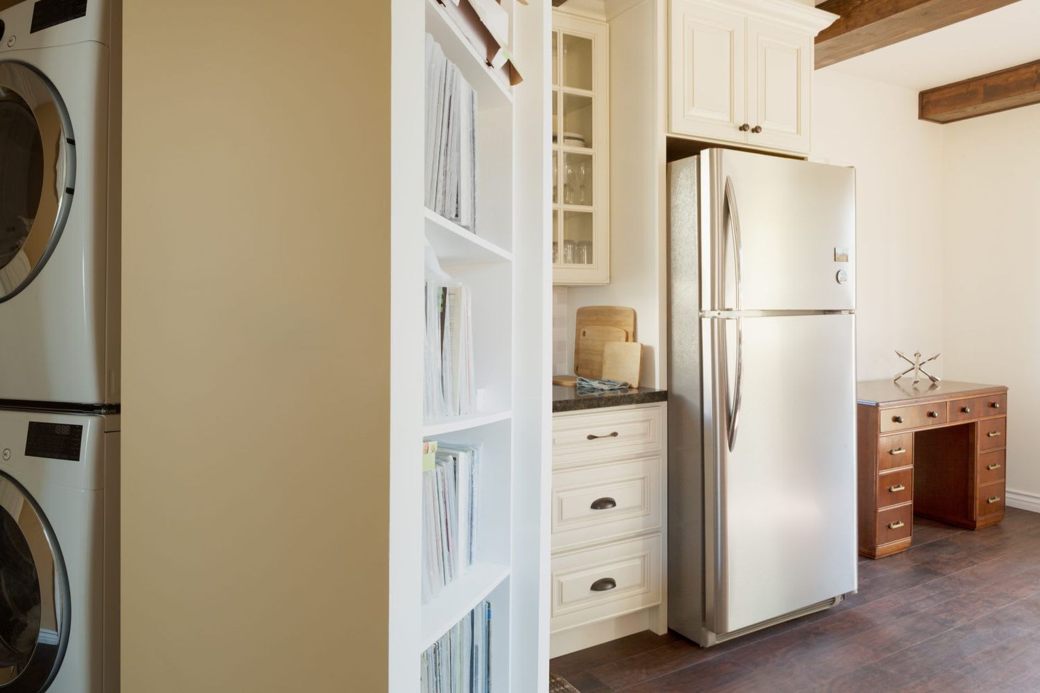 6 Ways to Turn the Side of Your Refrigerator Into Storage Space