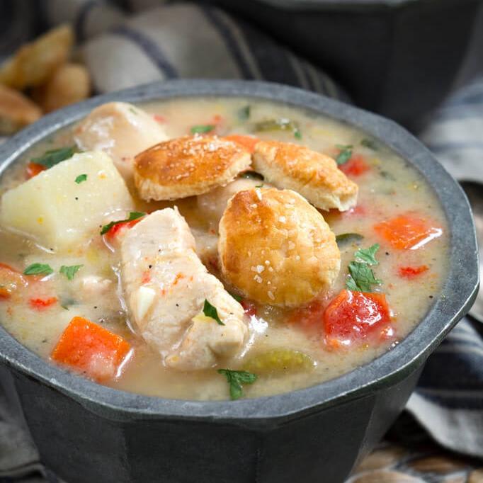 Healthier Chicken Pot Pie Soup #Recipe #souprecipes, #soup