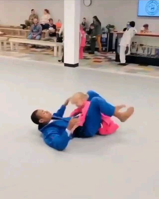 Instructing teaching little girl some ground techniques
