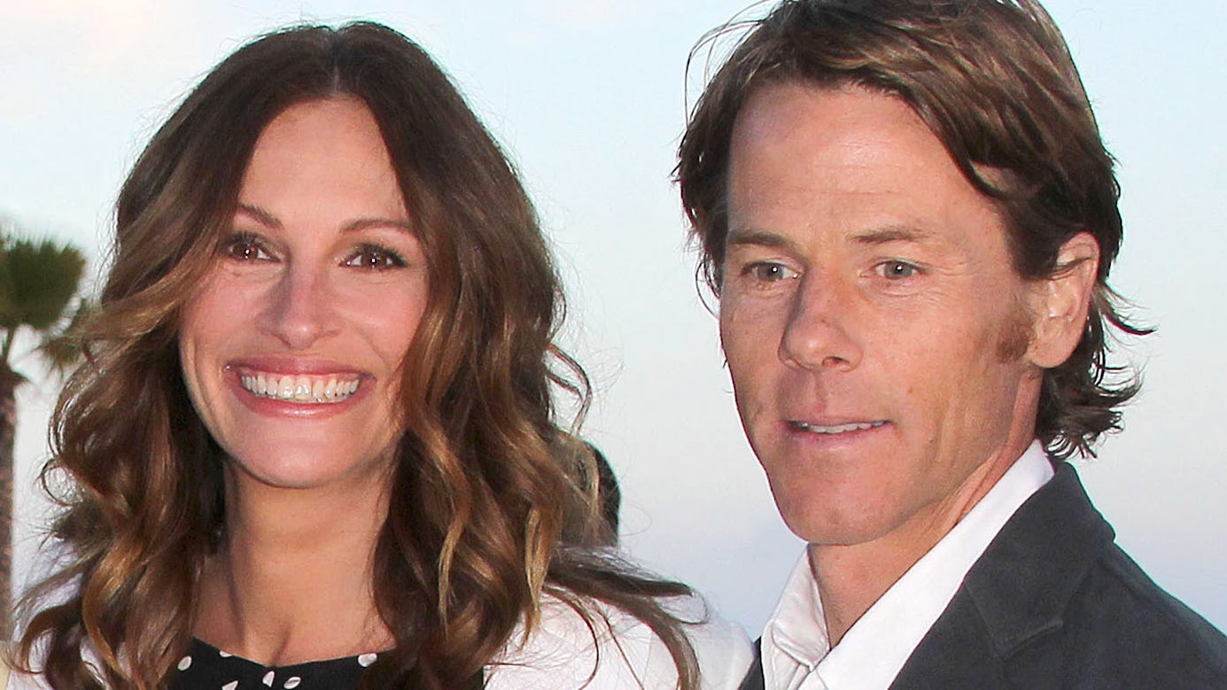Julia Roberts shares rare photo with husband Daniel Moder on their 18th anniversary