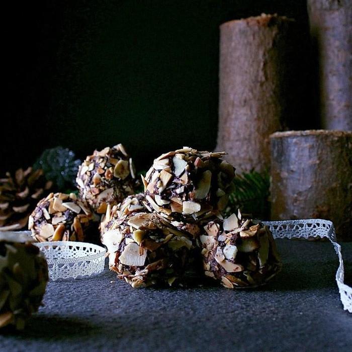 Chocolate Almond Low Carb Truffles - Mama Bear's Cookbook