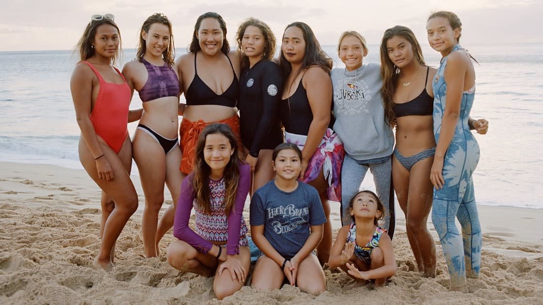 On Oahu, Women's Longboarding Endures—and Grows