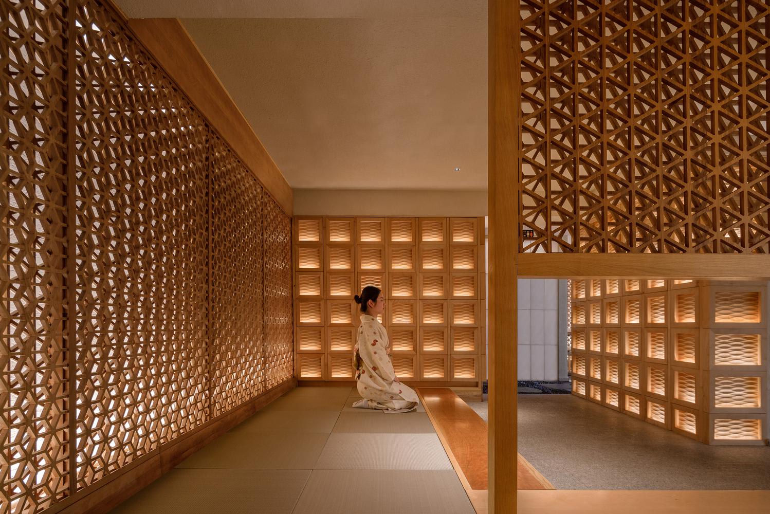 Ryōtei Restaurant Meditation Space with Asanoha Patterned Walls