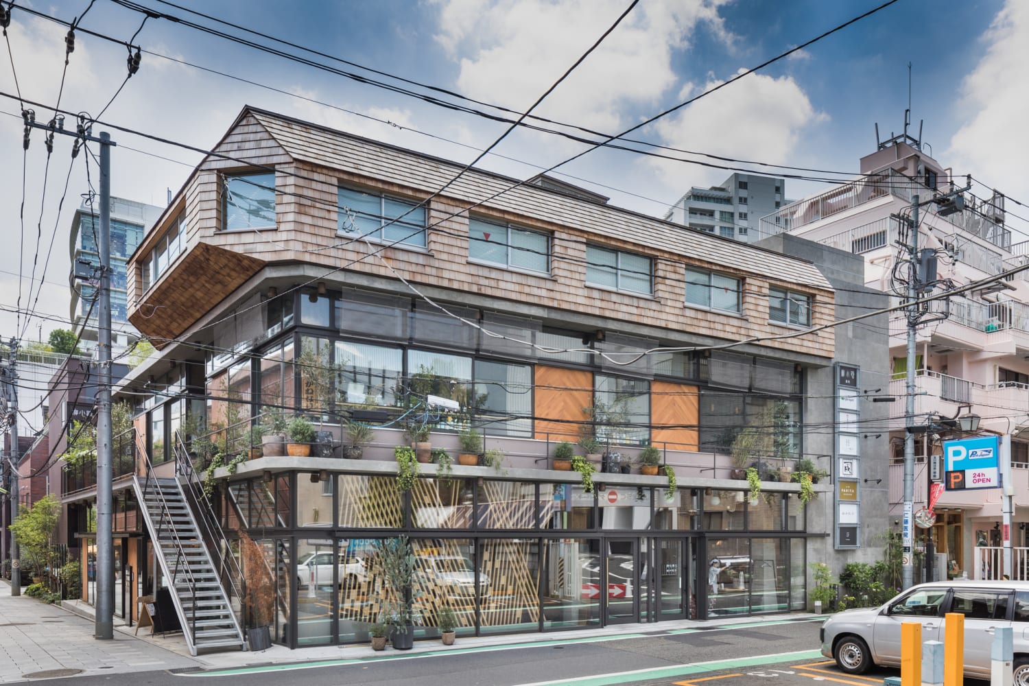 Yanagikoji South Corner Restaurants / Rei Mitsui Architects