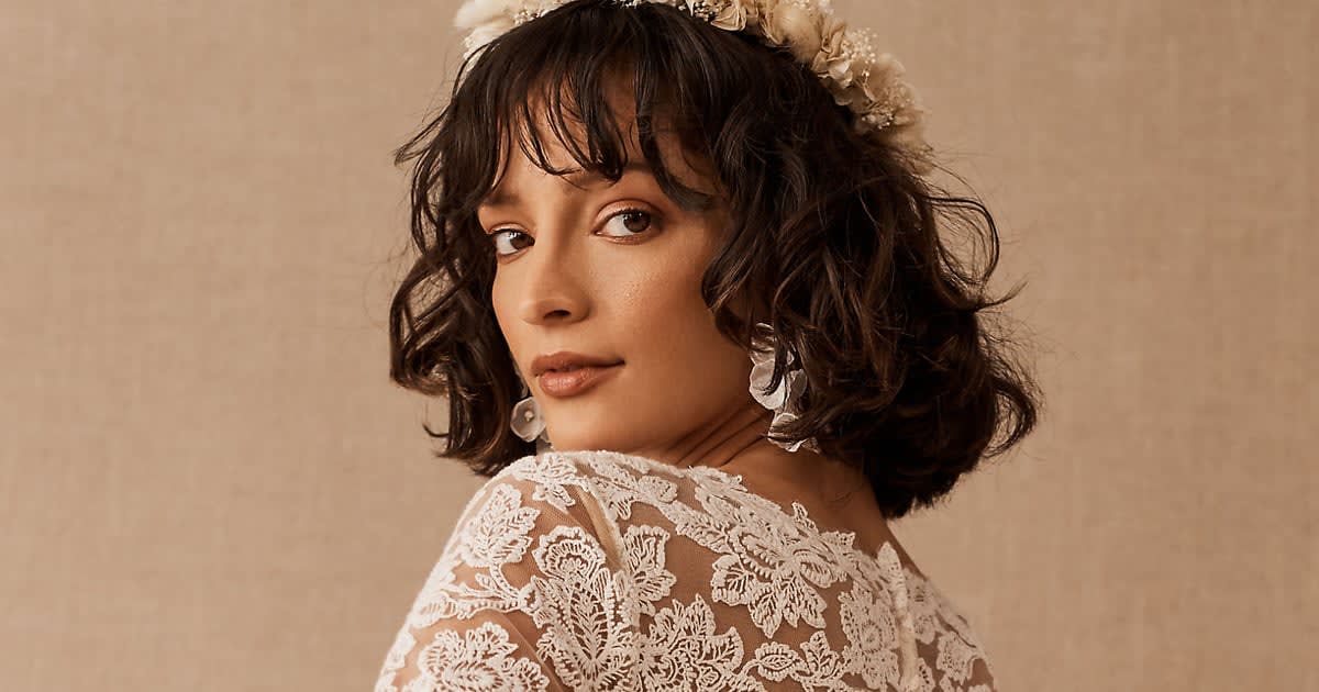 18 Dreamy Long-Sleeved Wedding Dresses For Your Big Day