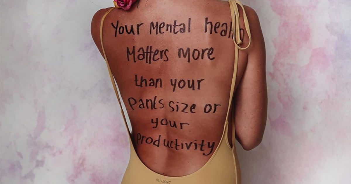 Woman Writes Powerful Body-Positive Quotes on Her Back to Remind Us We're More Than Our Size