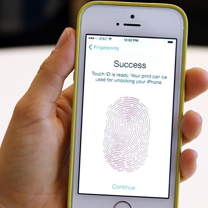 Cops Can't Force People to Unlock Their Phones With Biometrics, Court Rules