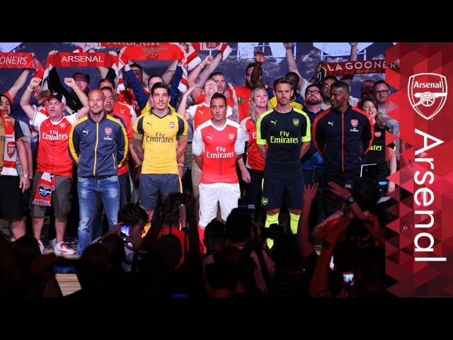 Jamie Foxx helps Arsenal launch new away and third kits