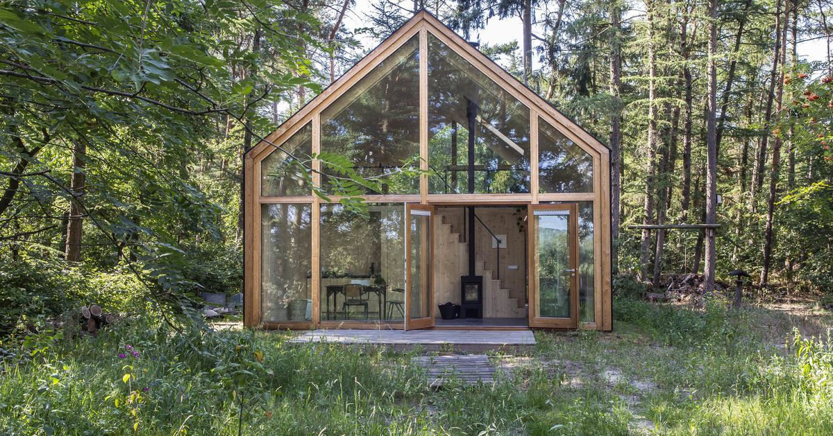 An airy, eco-conscious cabin built for a sculptor