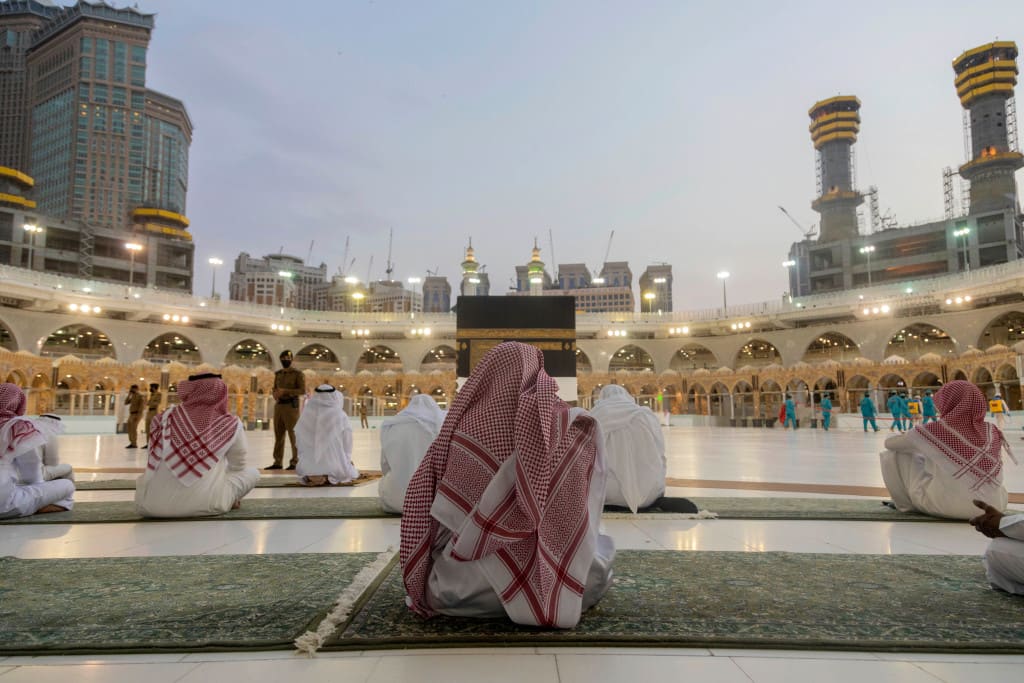 Pilgrims arrive in Mecca for scaled-down hajj