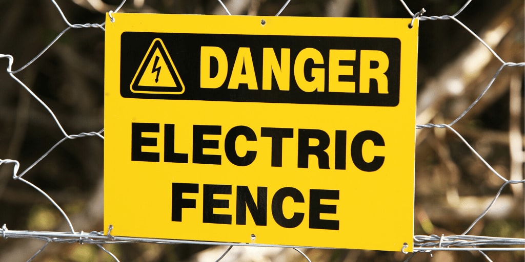 Cornish pub installs an electric fence around its bar for safer distancing