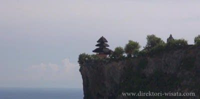 Pesona Keindahan Pura Di Atas Anjungan Batu Karang di Bali