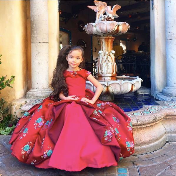 Dad Creates Magical Disney-Inspired Costumes for His Entire Family