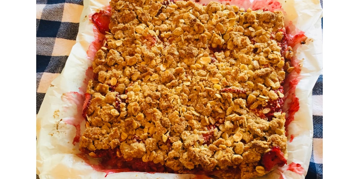 Strawberry Oatmeal Bars - The Blessed Mama of 4
