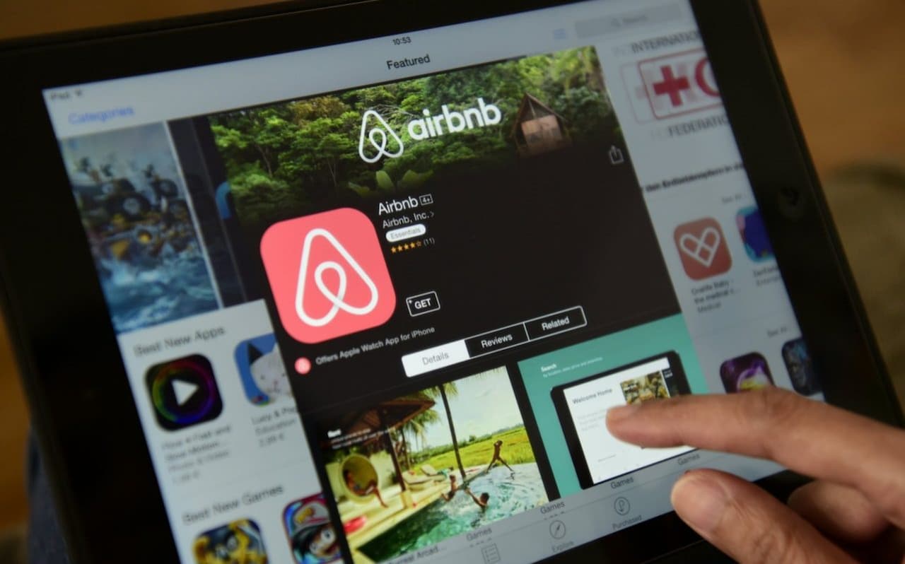 Airbnb becomes latest tech 'unicorn' to plan US stock market listing