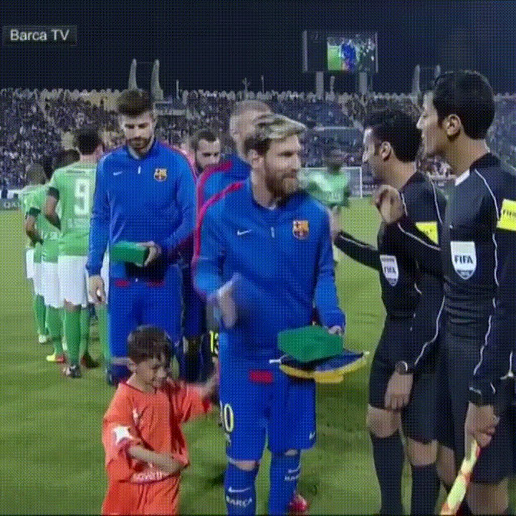 Afghani kid meeting his hero Messi and not wanting to leave his side