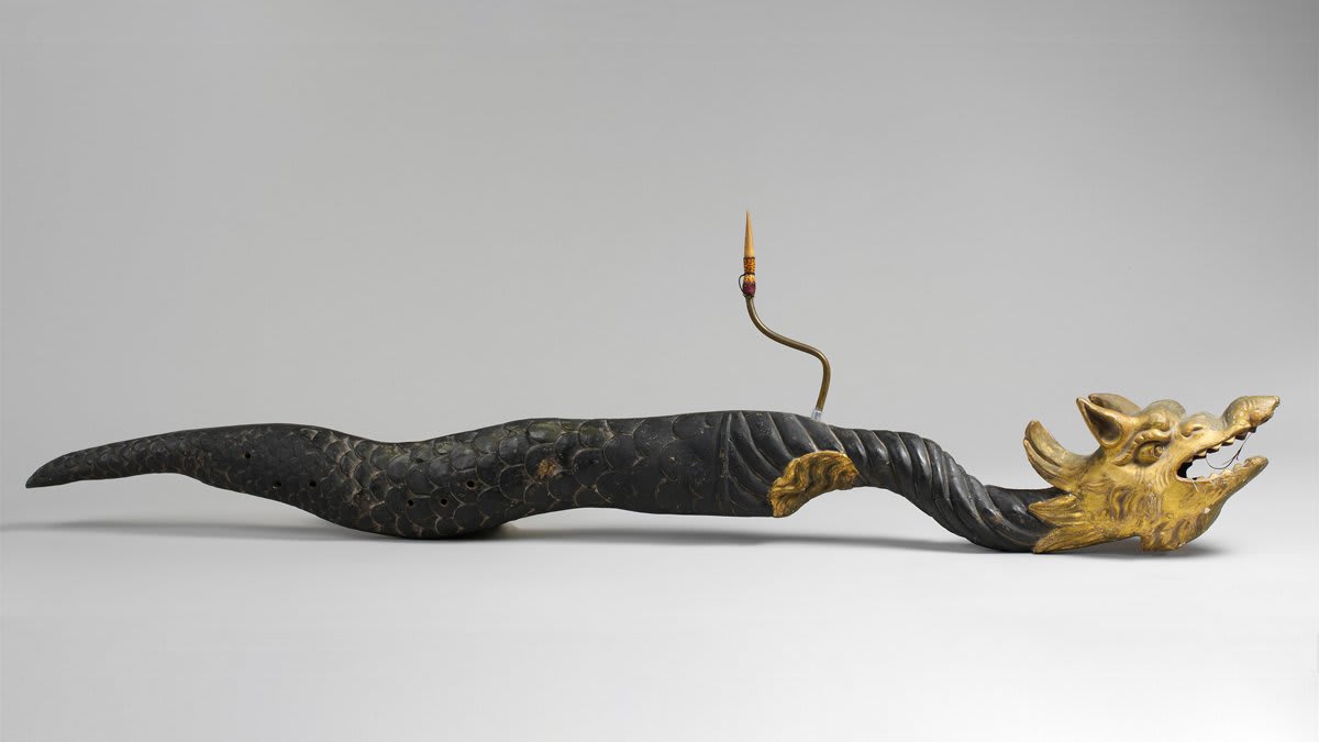 Serving up this week's MusicMonday with a dash of mythology. ✨ Used as a stage prop, this 17th-century Italian sea dragon-shaped instrument probably appeared in masquerades and theatrical scenes depicting the underworld. 🐉 Learn more: