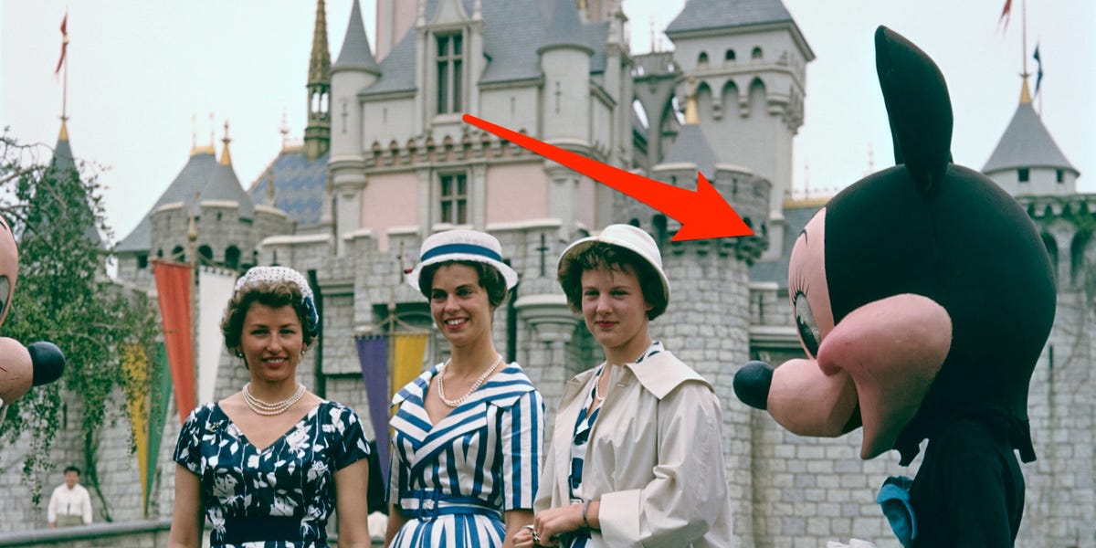14 vintage photos of Disneyland behind the scenes that will make you see the theme park in a whole new light