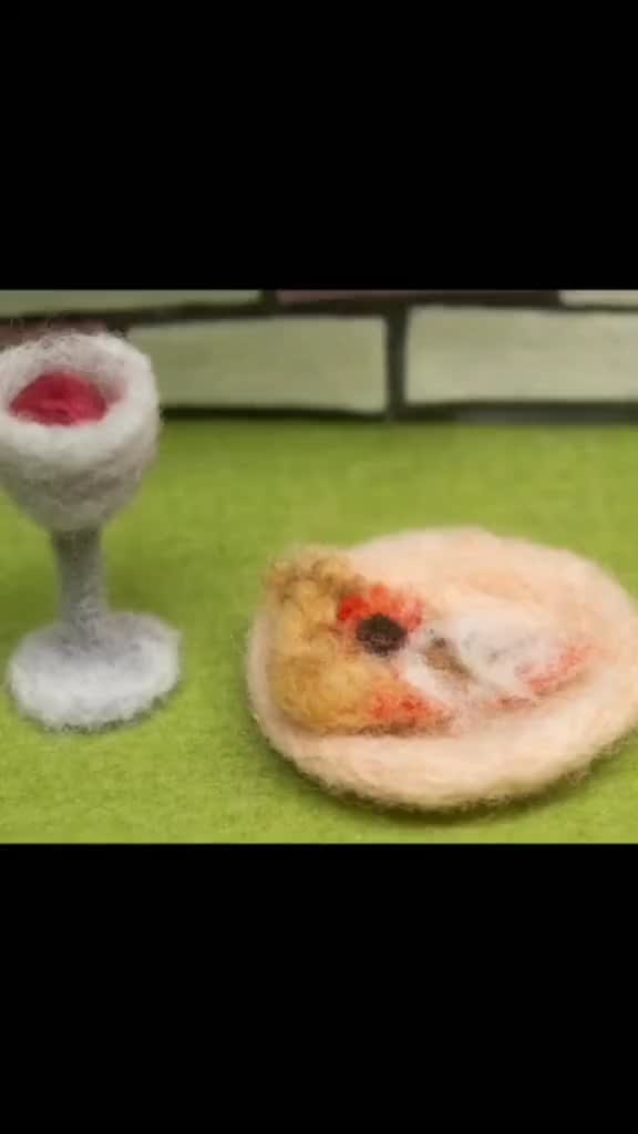 Making a fluffy stop motion pizza (by Andrea Love)