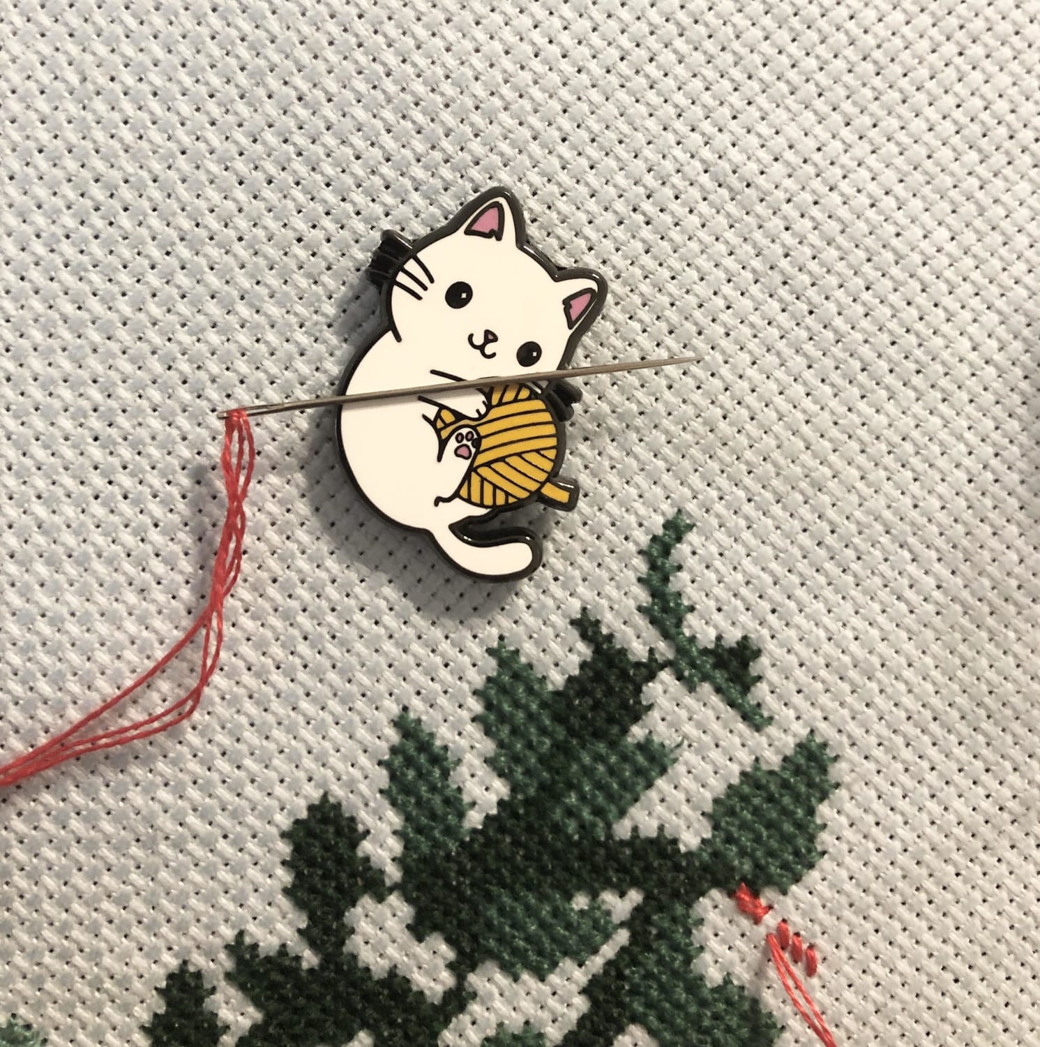 [PIC] I had to put my cat down recently and I got a needle minder that looks like him so he can still “help” when I stitch