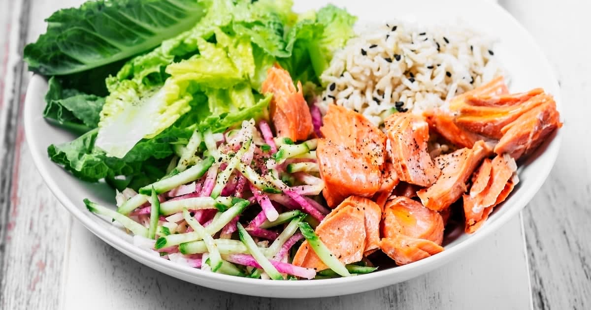 If You Want to Lose Weight, Track Your Macros Using This Dietitian's Simple Plate Hack