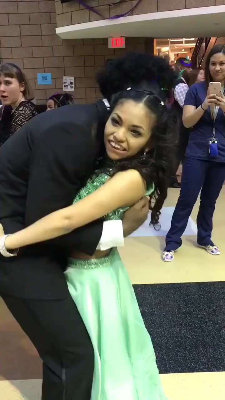Young Man Took A Girl With Cerebral Palasy To His Prom