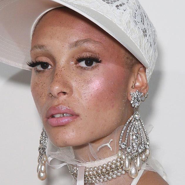 How to Score an Instagram-Worthy Pink Highlight In Seconds