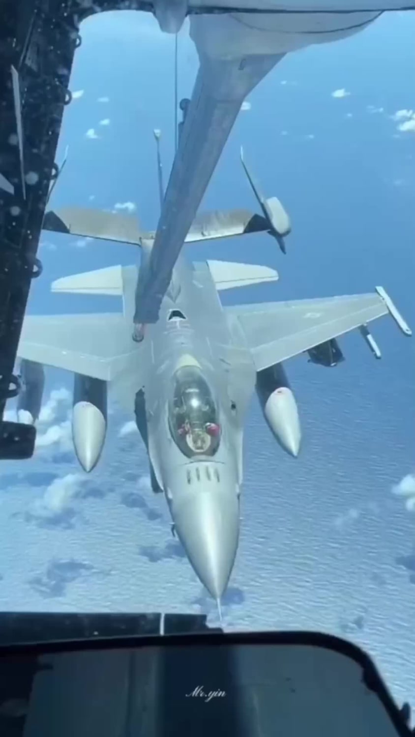 F-16air/flight refuelling#f16#warcraft