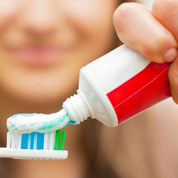 'Misleading' toothpaste TV advert banned