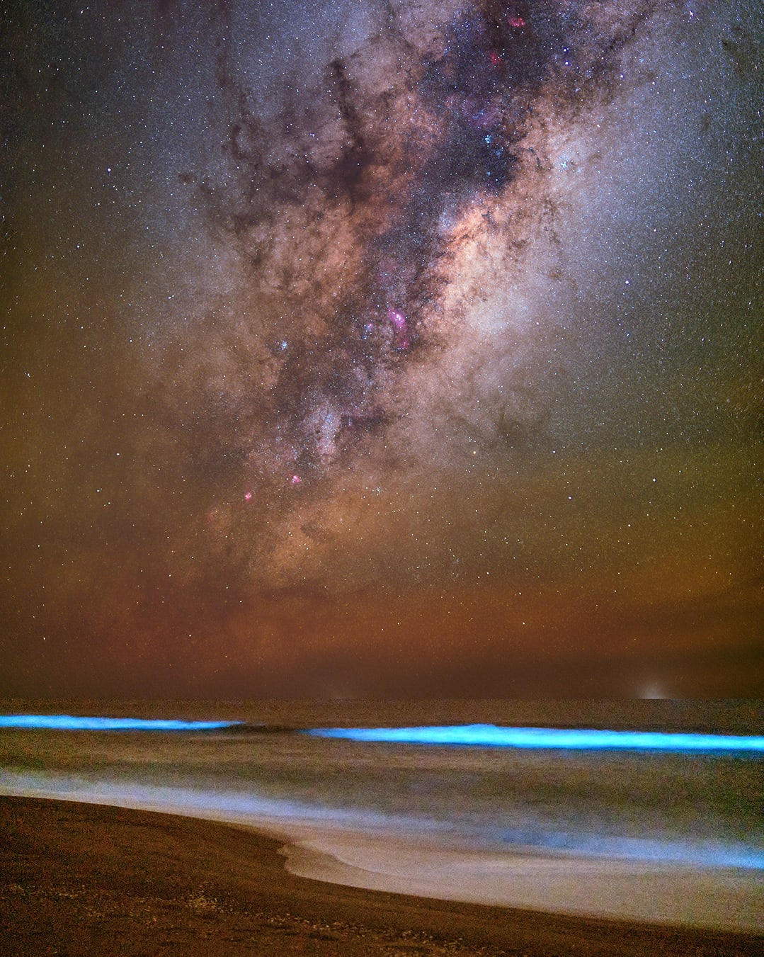 Bioluminiscence and stars at El Caracol beach, Uruguay
