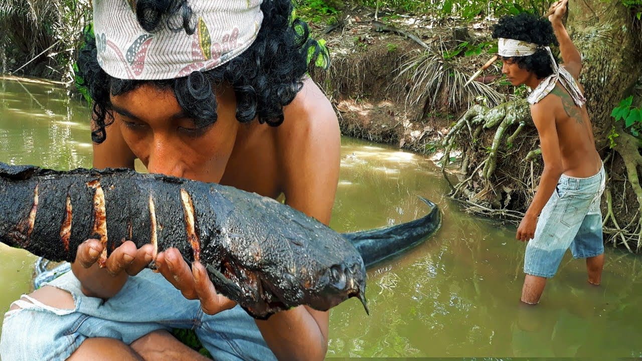 Survival Skills: Menangkap dan makan ikan bakar di sungai - ikan lele bakar yang lezat