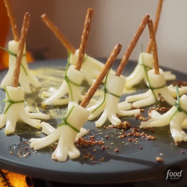 Happy Halloween! @GDeLaurentiis' string cheese Witches' Brooms are so cute it's SCARY! 🧹🧀 Watch the full episode of this Halloween special in the Ghostober Hub on