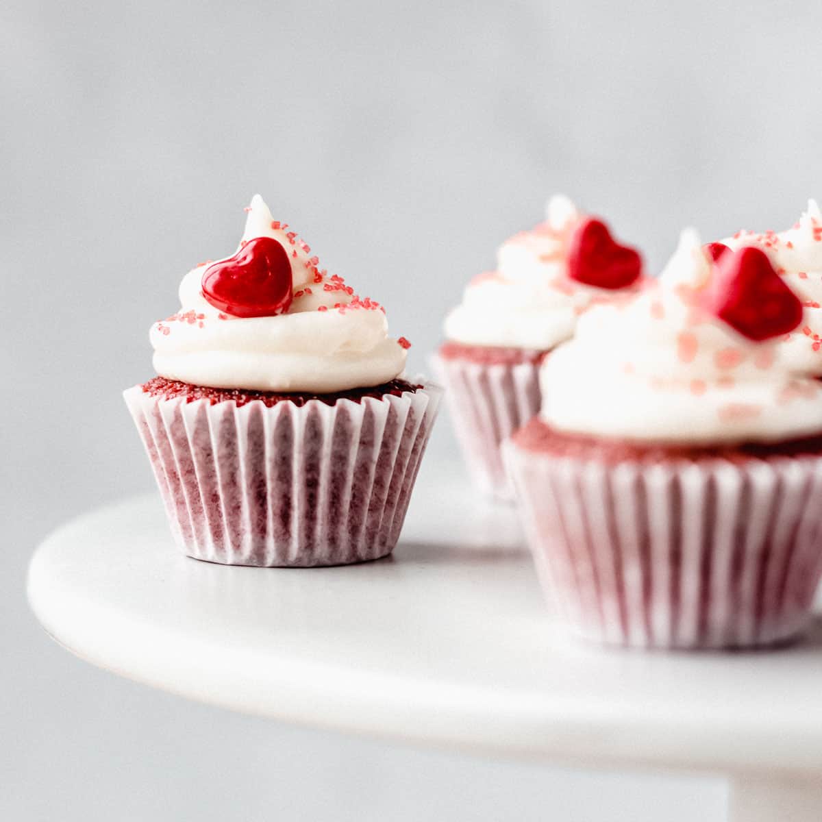 Mini Red Velvet Cupcakes (with Vanilla Cream Cheese Frosting) - Delicious Little Bites