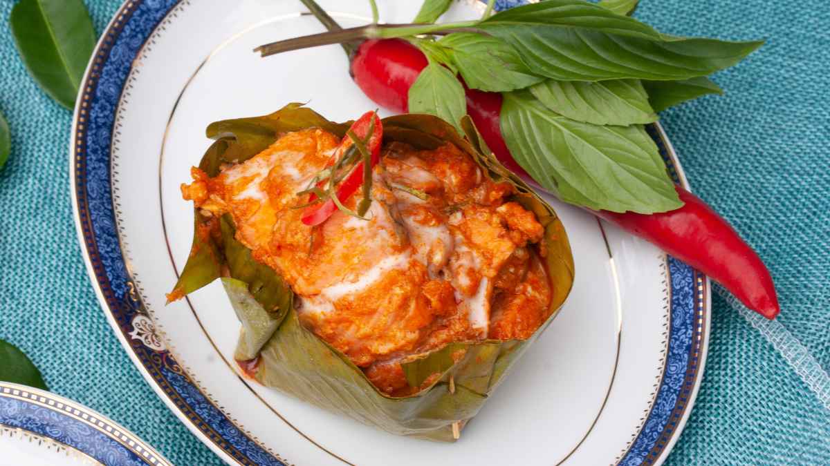 Best Authentic Thai Salmon Curry Recipe - Hor Mok Pla Salmon