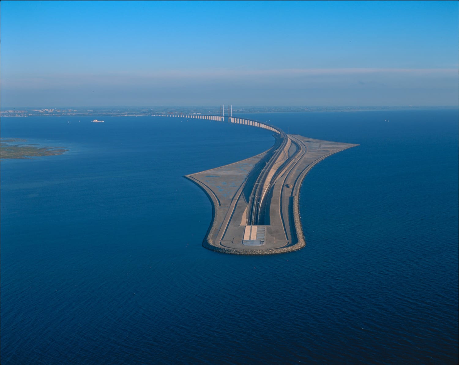 Bridge and tunnel between Sweden and Denmark