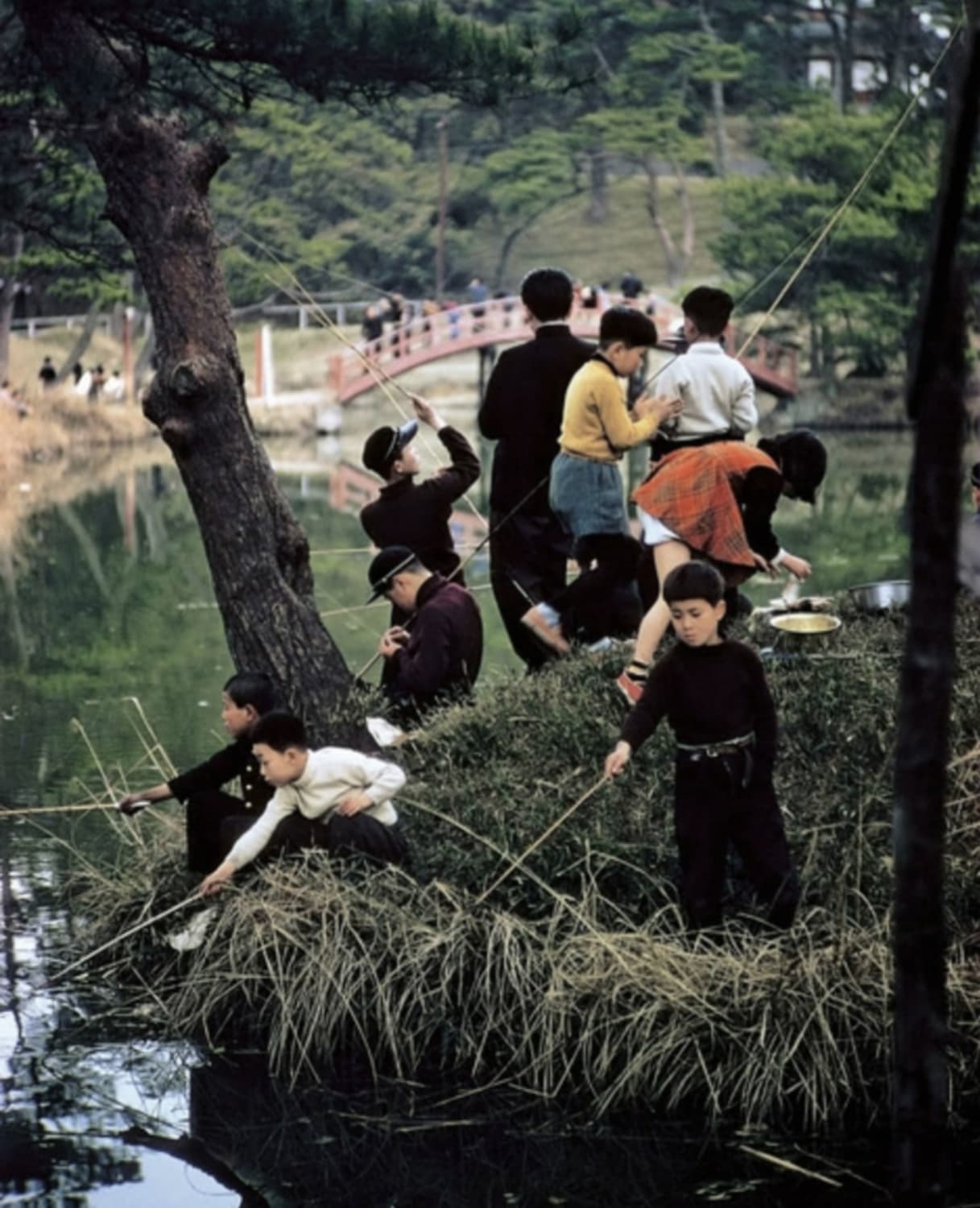 Children fishing in Tokyo, Japan, 1960. Photo by Elliott Erwitt