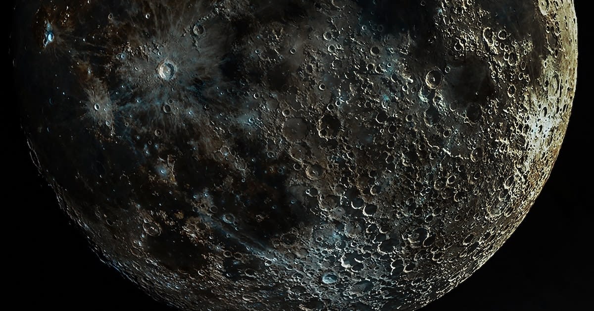 This HD Photo Gives Us an Extremely Detailed Look at Hundreds of Craters on the Moon