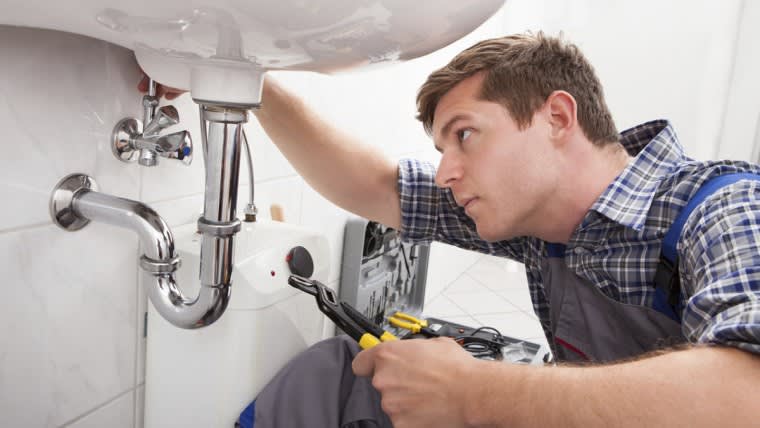 Interesting qualities to know for hiring the right plumber for your property