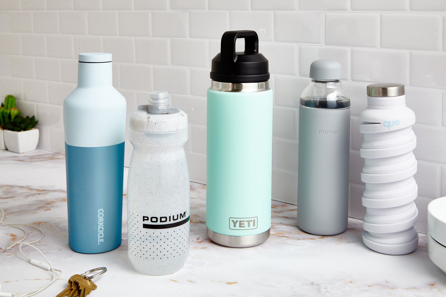 The Best Water Bottles of 2023, According to T+L’s Tests