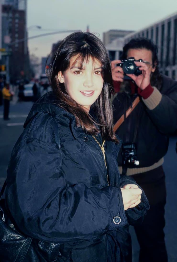 Mine and many young boys '80s crush, Phoebe Cates with paparazzi in-tow 1984.