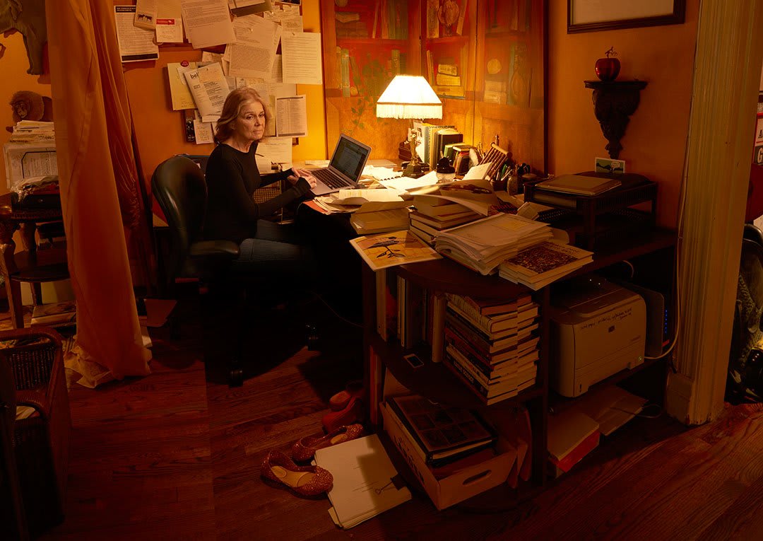 Read how Annie Leibovitz summed up the tenacity and tirelessness of @GloriaSteinem in one fabulous photo