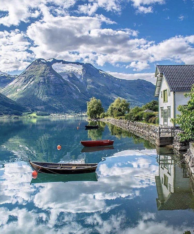 Hjelle, Norway (Photo credit to u/I-Like-Pickaxes)