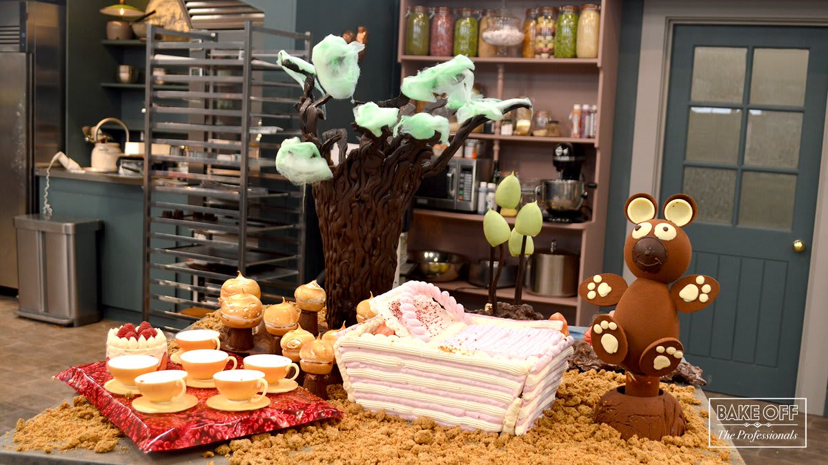 Stunning! The Teddy Bears’ Picnic Showpiece from Julien & Elise.