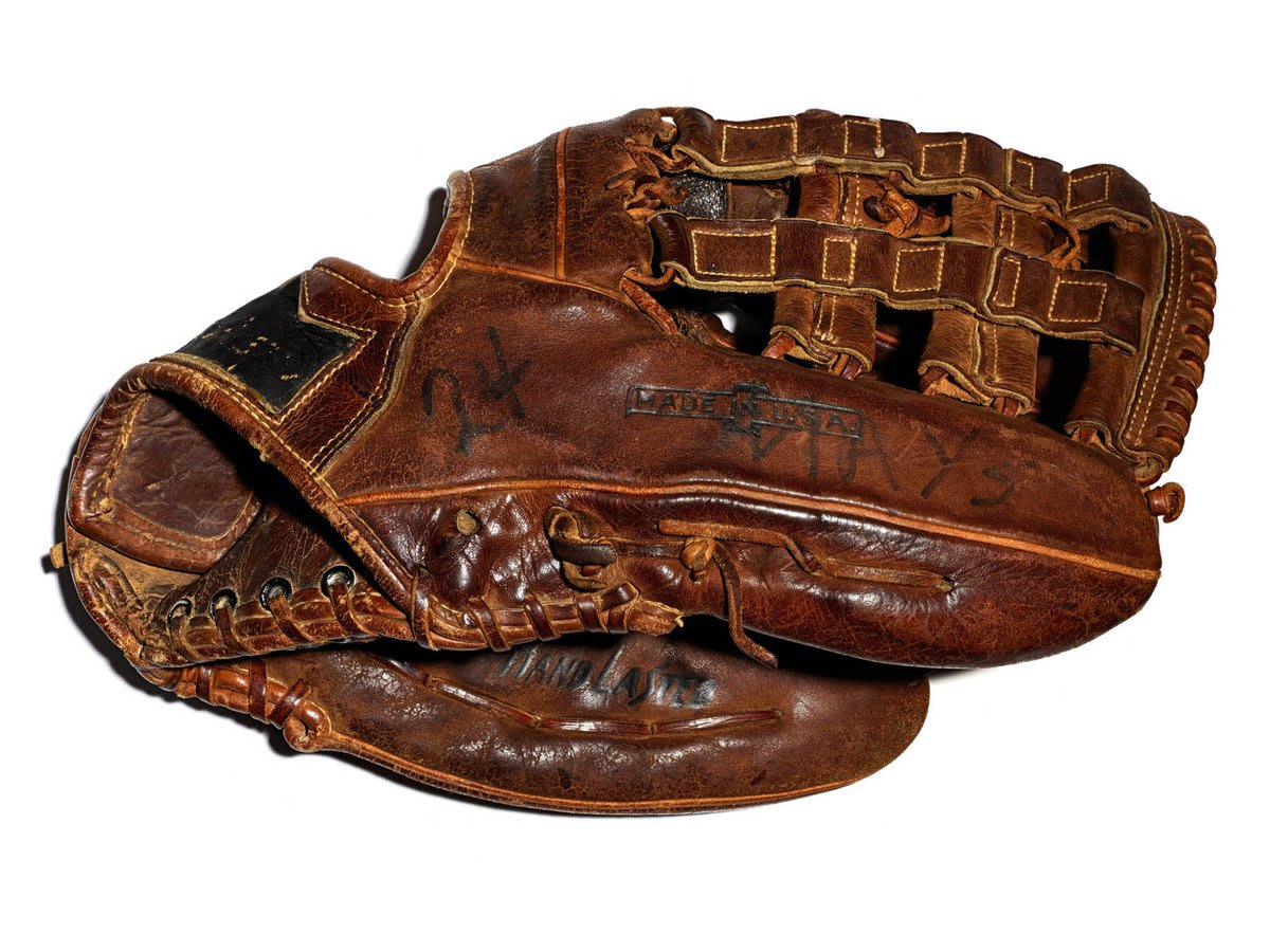 We love seeing all the birthday messages for baseball legend Willie Mays (born OTD in 1931) today! Mays used this glove while playing for the San Francisco Giants: