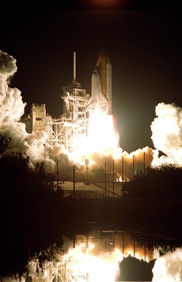 OTD 20 December 1999, launch of Space Shuttle Discovery STS-103 w/#ESA astronauts @Astroclaude Nicollier & @astro_JFrancois Clervoy on board for a NASA/ESA @HUBBLE_space telescope servicing mission @esascience @esaspaceflight @NASAhistory