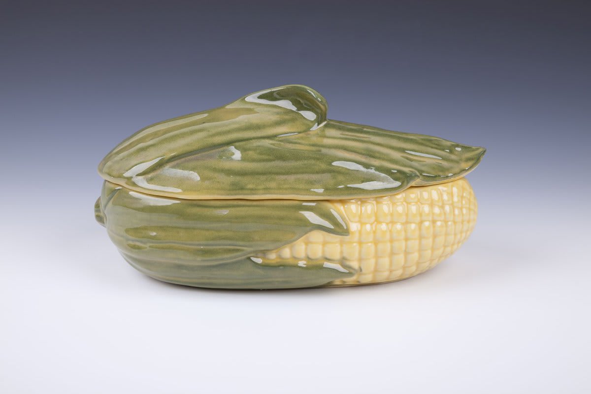 After 9 days of fried food at the minnesotastatefair, how about some nice corn on the cob?! It wouldn’t be the state fair without corn, and this corn shaped casserole dish from Shawnee Pottery, 1946-1954 is the perfect way to enjoy it.