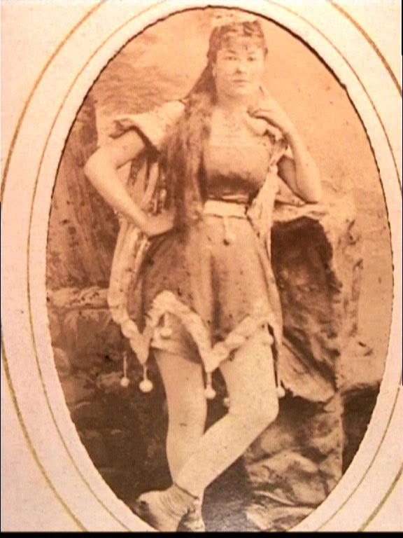 My great great Aunt who was disowned for eloping with a circus strongman [1907]