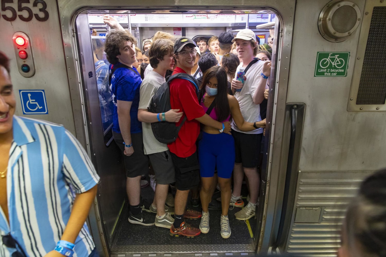 Crowded Subway full of people headed to Lollapalooza without masks despite a federal mask mandate